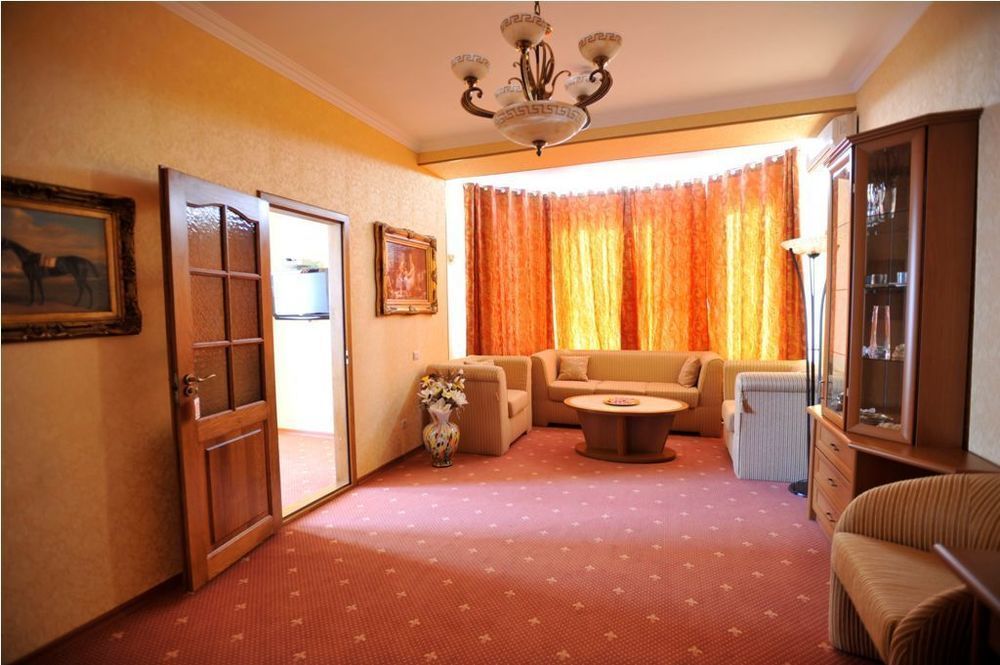 Diplomat Club Hotel Кишинів Екстер'єр фото