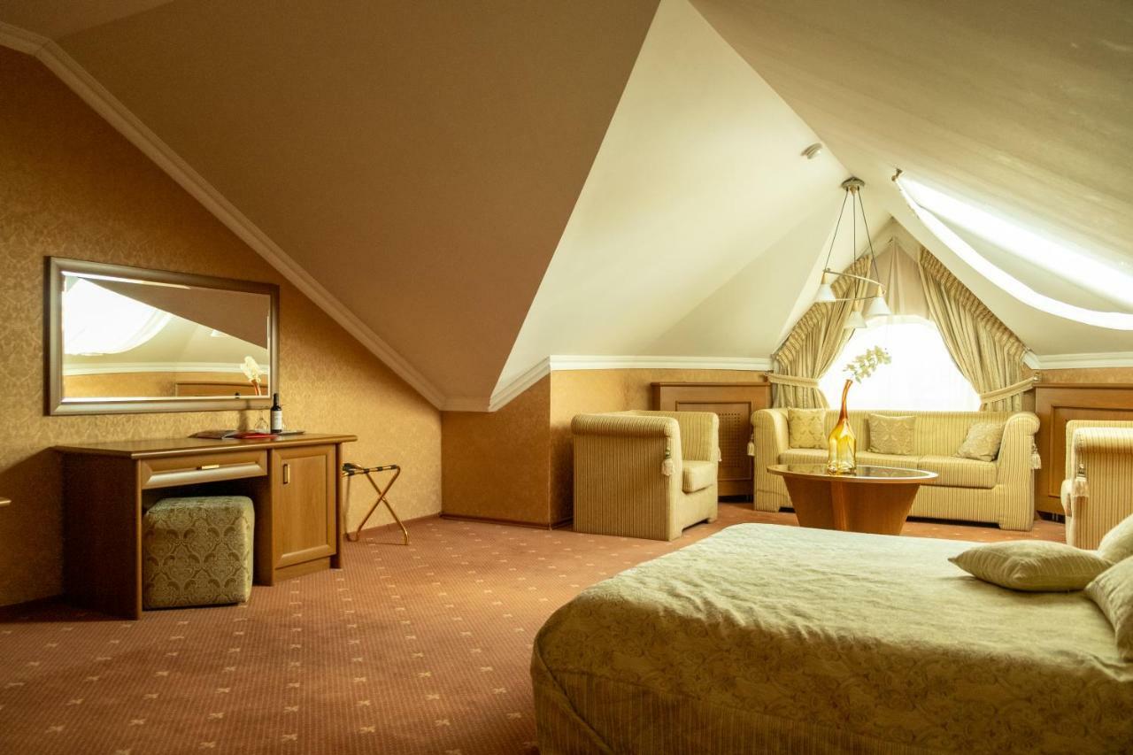 Diplomat Club Hotel Кишинів Екстер'єр фото
