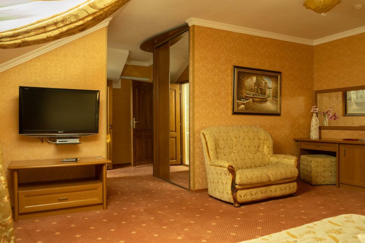 Diplomat Club Hotel Кишинів Екстер'єр фото