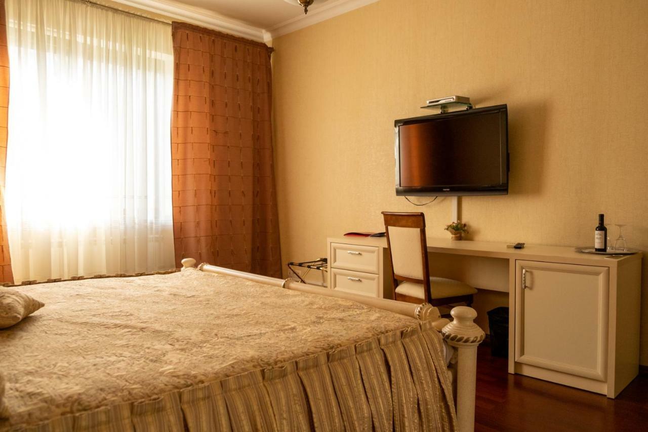 Diplomat Club Hotel Кишинів Екстер'єр фото