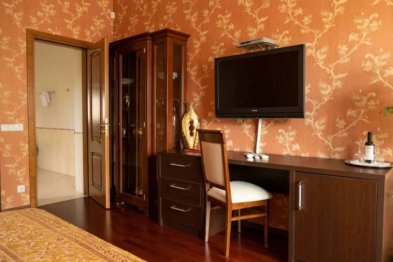 Diplomat Club Hotel Кишинів Екстер'єр фото