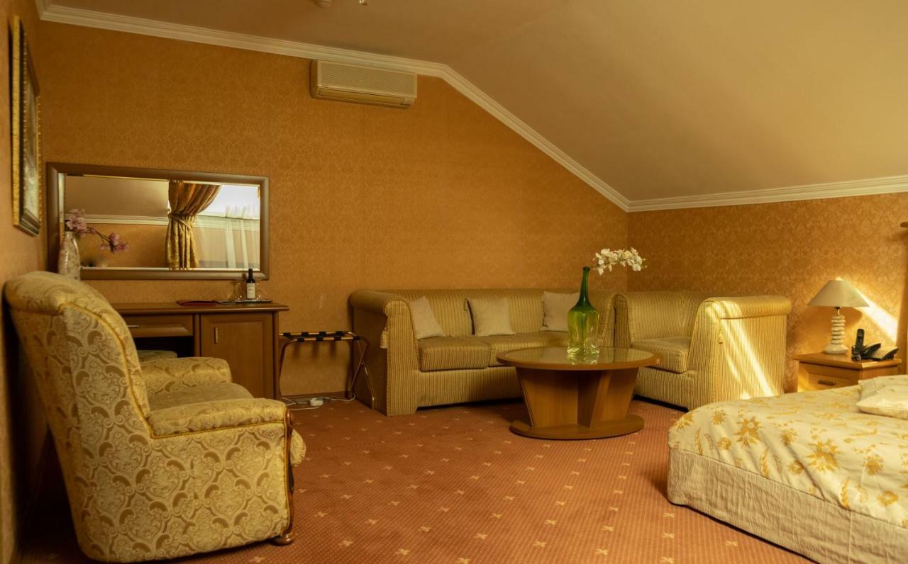 Diplomat Club Hotel Кишинів Екстер'єр фото