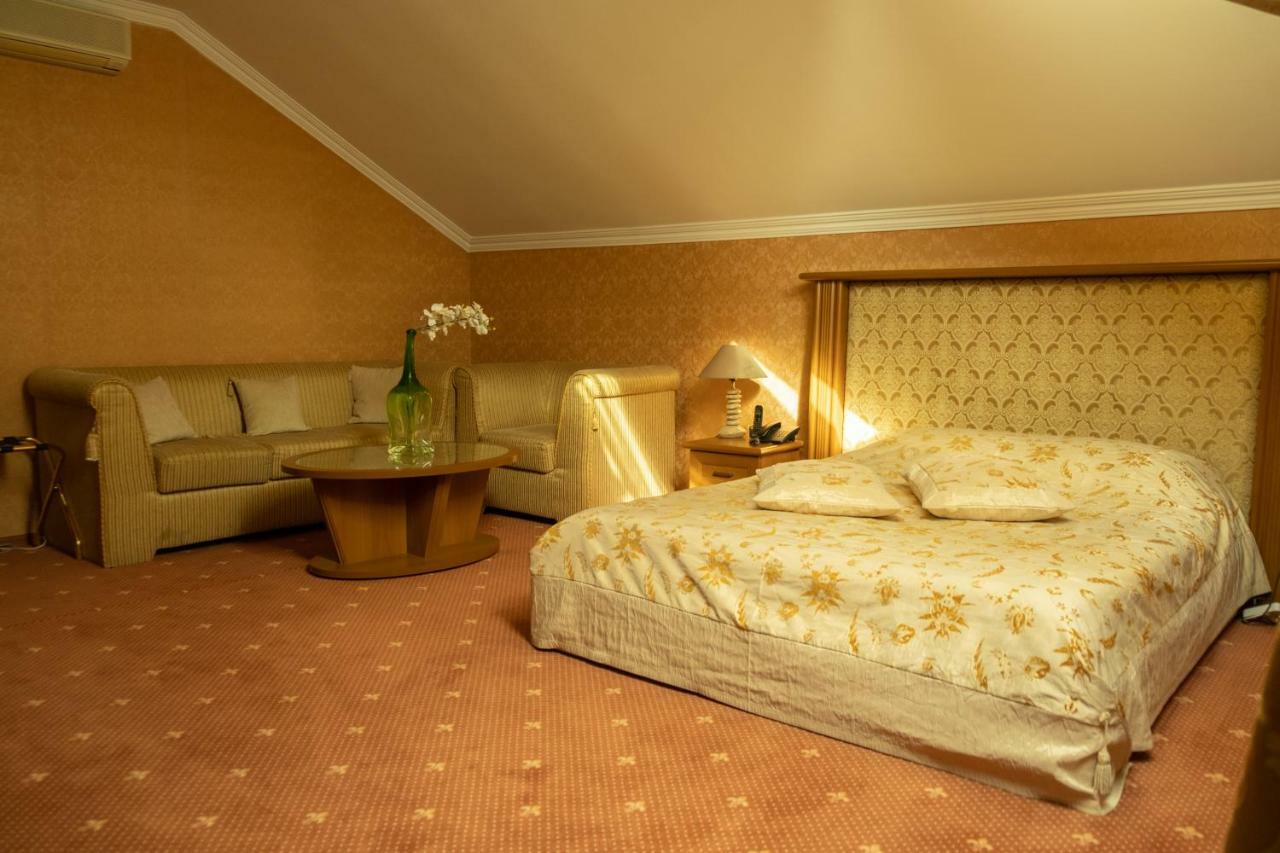 Diplomat Club Hotel Кишинів Екстер'єр фото