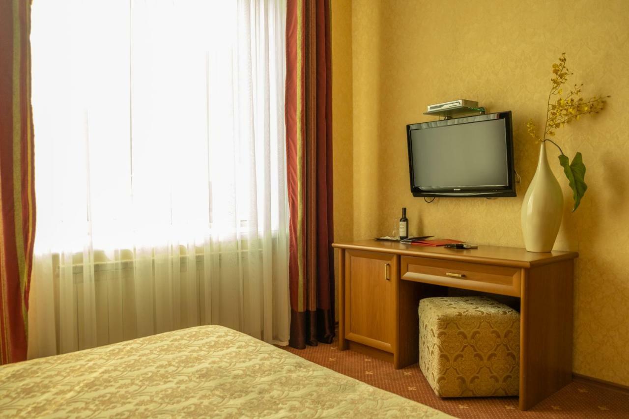 Diplomat Club Hotel Кишинів Екстер'єр фото
